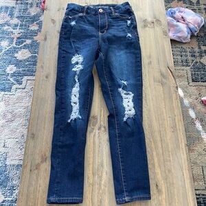 No Boundaries skinny Jean with distressing size 7. J108